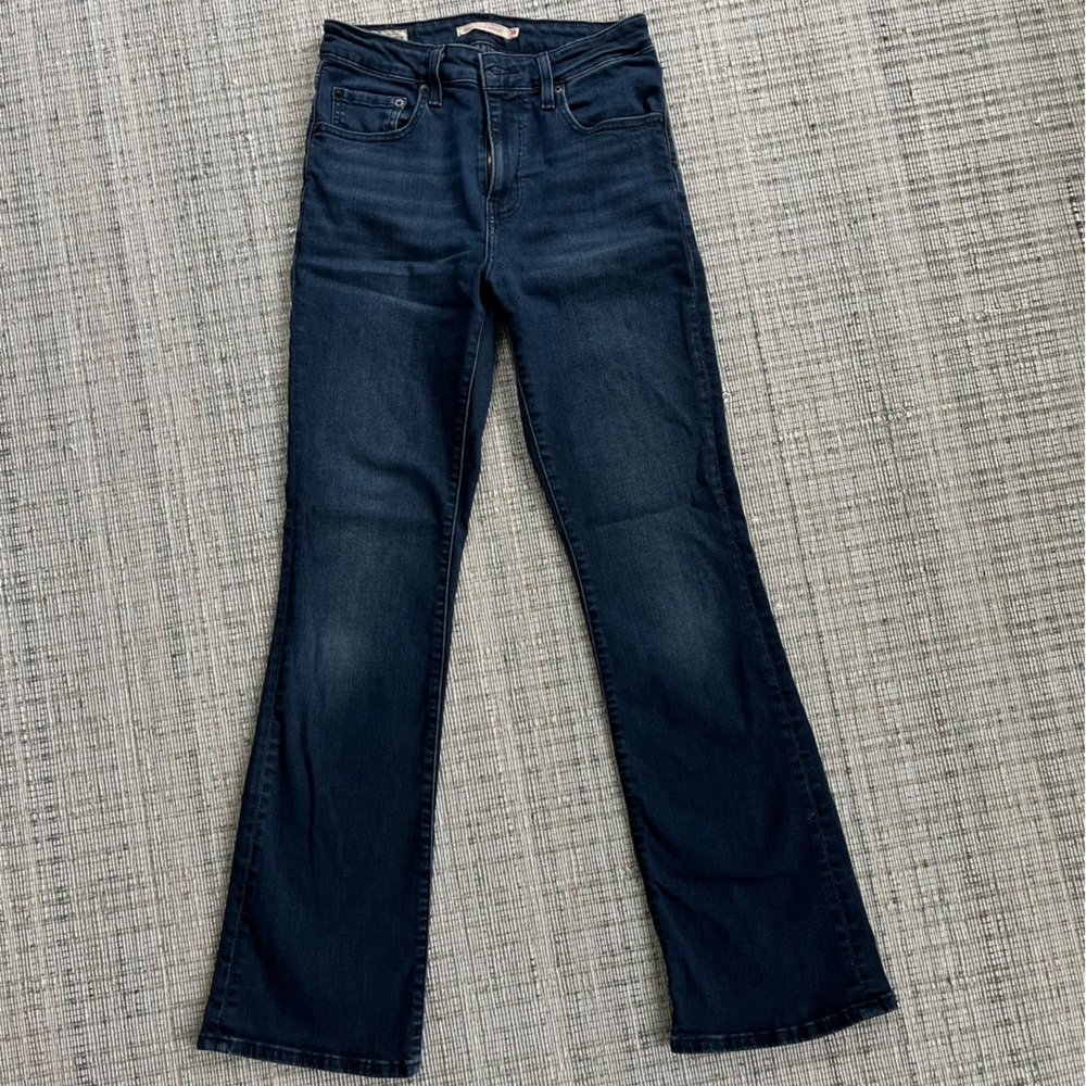 Levi’s Premium 725 High Rise Bootcut dark wash size 28